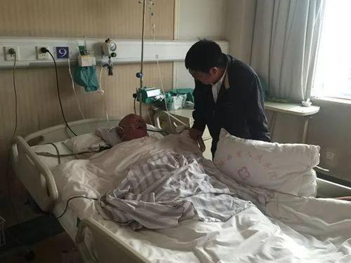 梦见自己病重