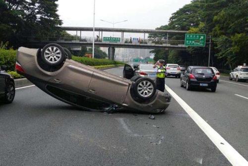 梦见别人翻车