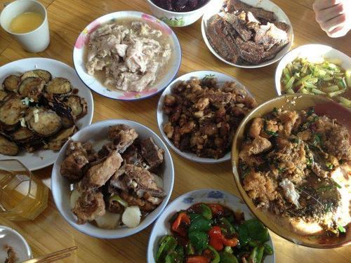 梦见一家人吃饭 梦见一家人吃饭