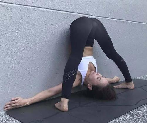 梦见背女人