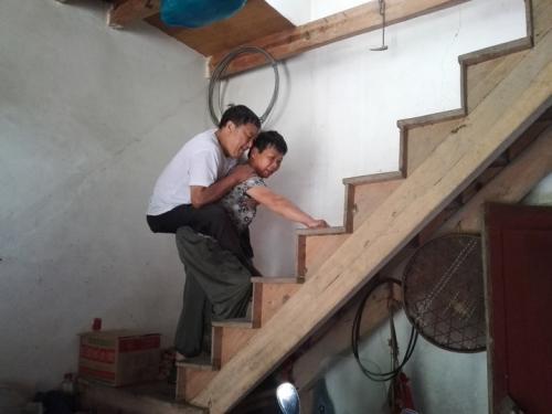 梦见老公上楼