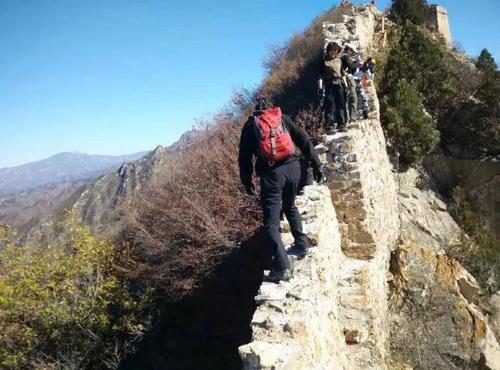 梦见亲人从悬崖掉下去 梦见亲人从悬崖掉下去