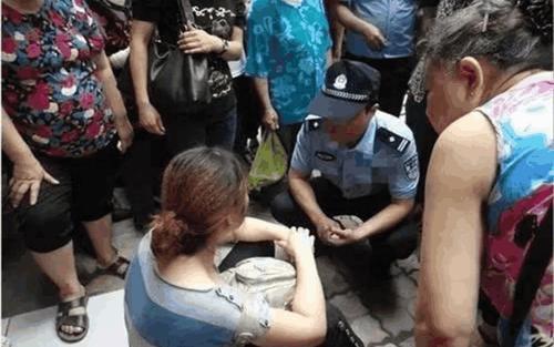 梦见人贩子抢小孩