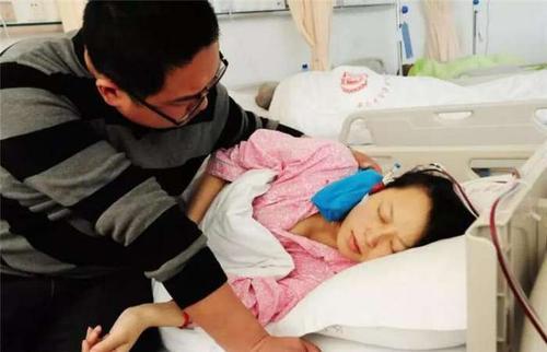 梦见妈妈生下的小孩死了
