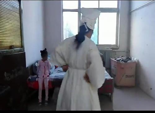 梦见妈妈穿孝服
