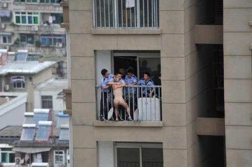 梦见妈妈坠楼