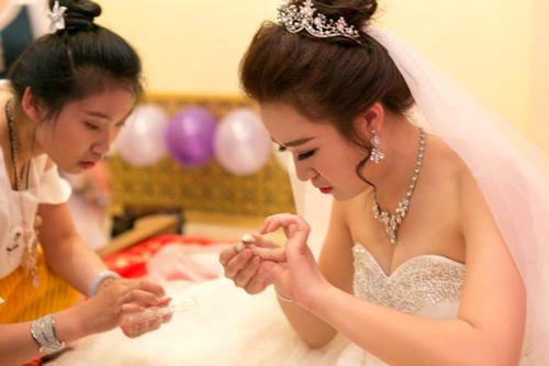 梦见女儿被同学卖了
