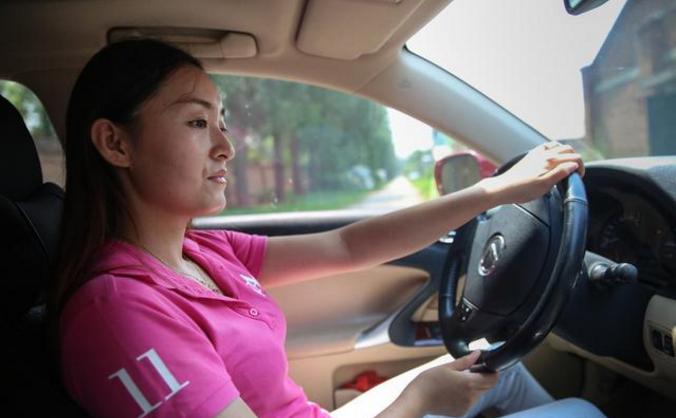 梦见女同事当官