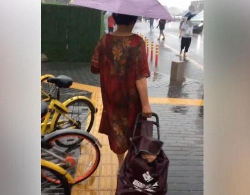 梦见奶奶撑伞