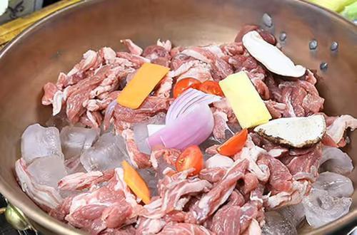 梦见哥哥煮羊肉