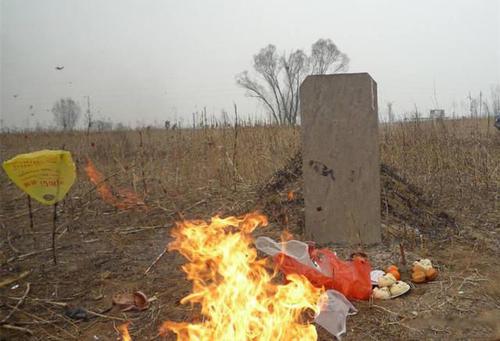 梦见给祖先上坟