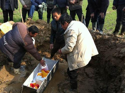 梦见给死人下葬