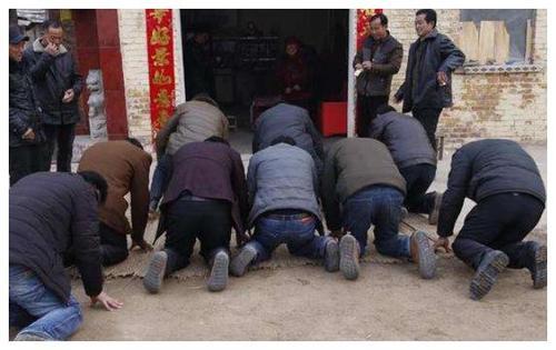 梦见跪拜死人