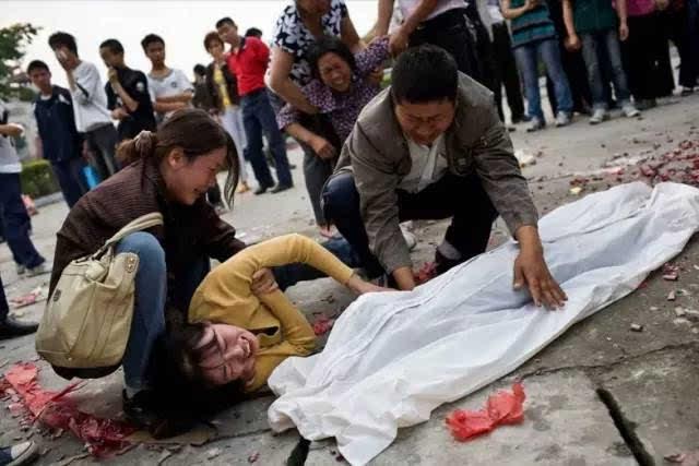 梦见抱着死人哭