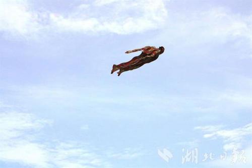 梦见飞到天上
