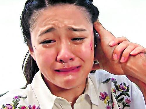 梦见去世的人在我面前哭