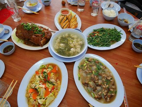 梦见饭馆吃饭