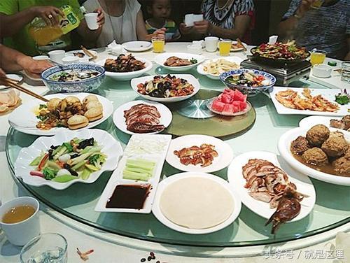 梦见吃饭结账被宰