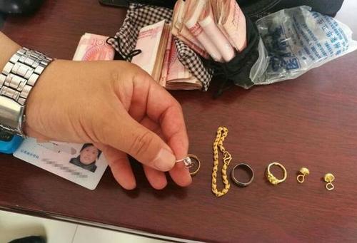 梦见捡了好多金银首饰 梦见捡了好多金银首饰