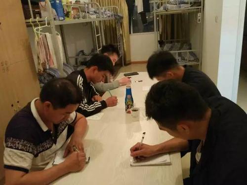 梦见宿舍开会 梦见宿舍开会