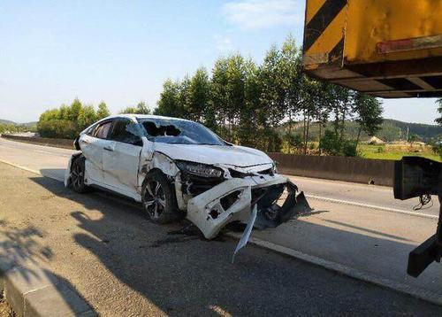 梦见驾车翻车 梦见驾车翻车