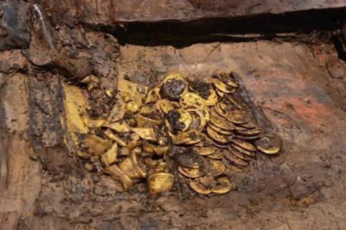 梦见挖墓挖出黄金 梦见挖墓挖出黄金