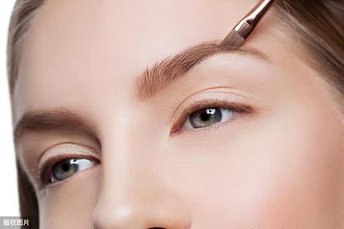 梦见有人给我修眉