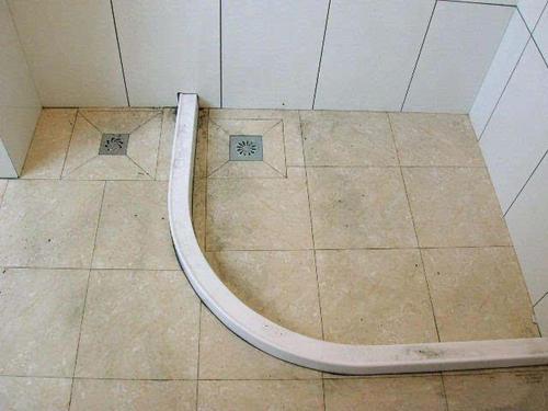 梦见厕所地上有水 梦见厕所地上有水