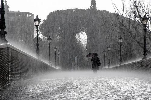 梦见淋很大的雨