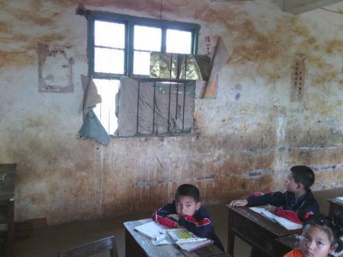 梦见教室漏雨