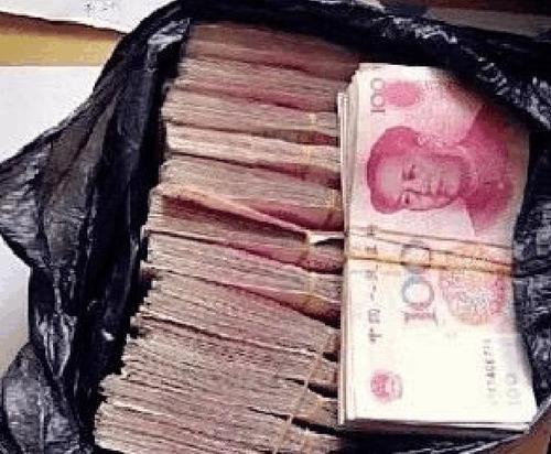 梦见下雨天捡钱 梦见下雨天捡钱