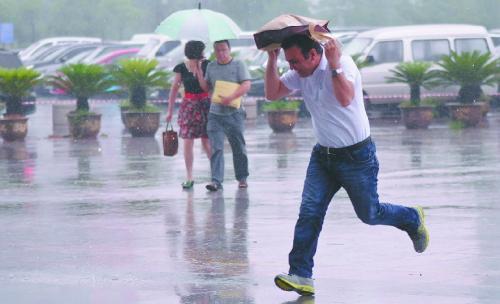 梦见在雨中跑 梦见在雨中跑