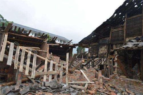 梦见风把房子吹倒了 梦见风把房子吹倒了