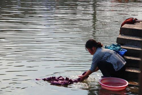 梦见在河边洗衣服 梦见在河边洗衣服