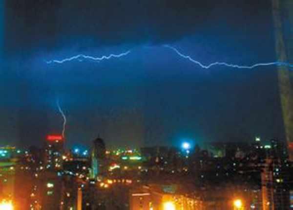 梦见雷电击中房子