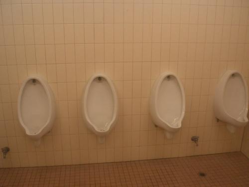 梦见进了男厕所