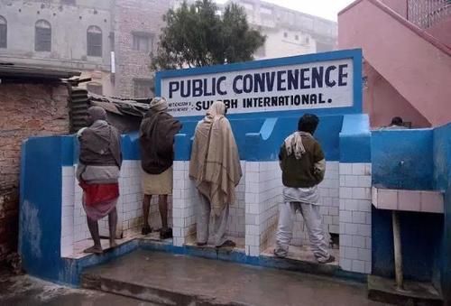 梦见上厕所人很多 梦见上厕所人很多