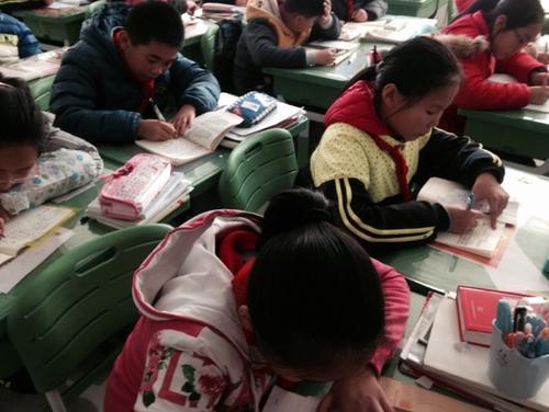 梦见回到教室读书 梦见回到教室读书