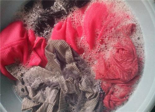 梦见衣服脏了洗不干净 梦见衣服脏了洗不干净