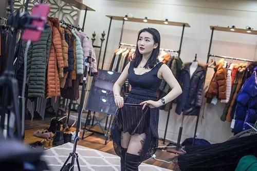 梦见自己试红衣服 梦见自己试红衣服