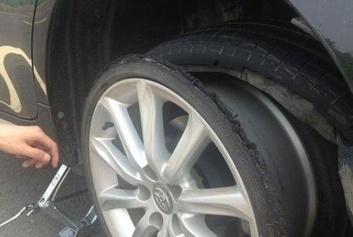 梦见车轮胎被偷了一个 梦见车轮胎被偷了一个