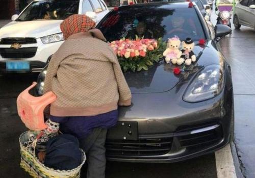 梦见自己去拦婚车要红包