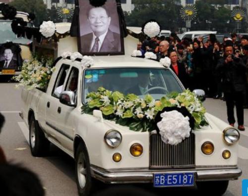 梦见坐在灵车上 梦见坐在灵车上