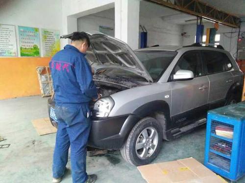 梦见车被砸修车 梦见车被砸修车