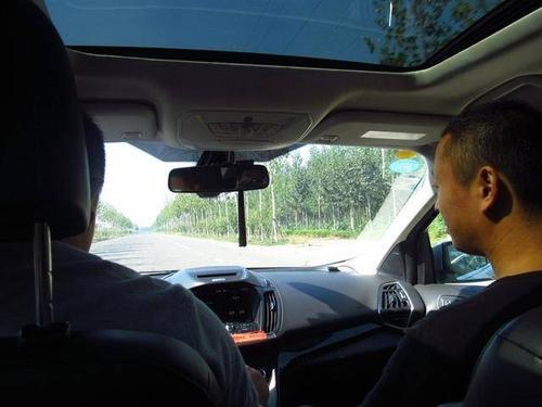 梦见坐在车顶上 梦见坐在车顶上