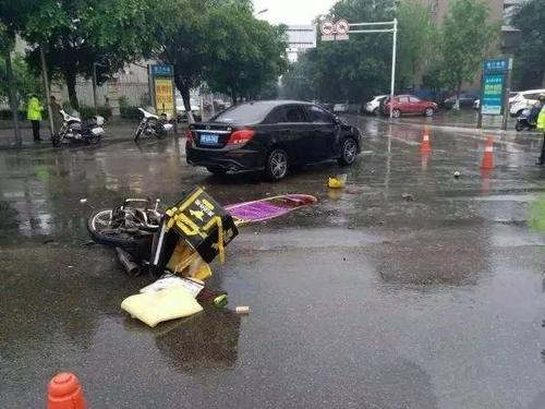 梦见被车撞飞