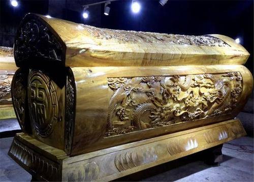 梦见棺材放在床上