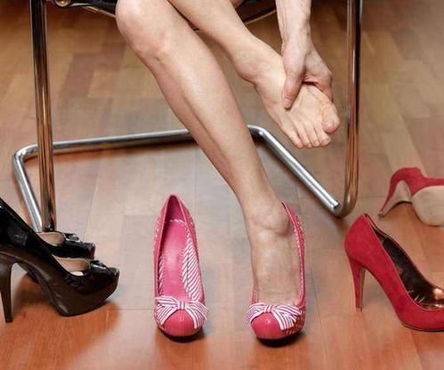 梦见穿不合脚的鞋 梦见穿不合脚的鞋