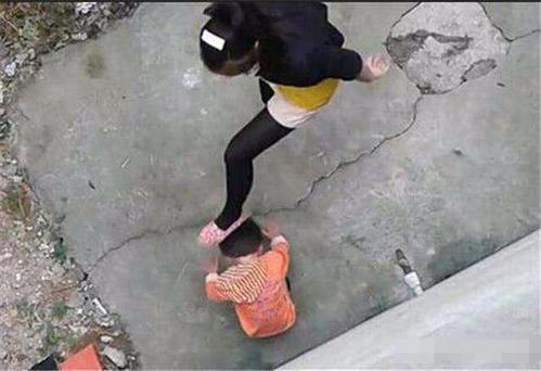 梦见拉了一裤裆的屎 梦见拉了一裤裆的屎