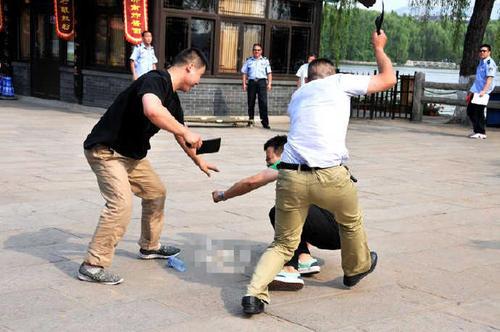 梦见被人拿刀砍 梦见被人拿刀砍